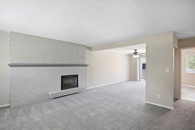 Building Photo - 9689 Wedd Dr