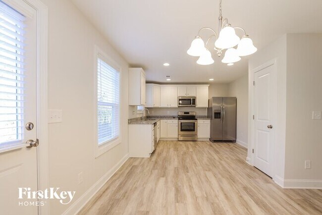 Foto del edificio - 6631 Rockwell Blvd W