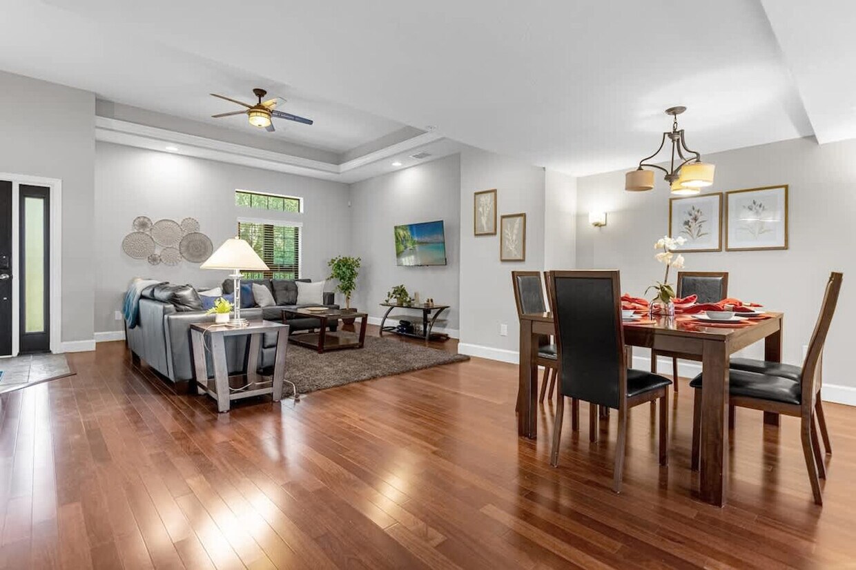 Foto principal - 8543 Kediaman Ave