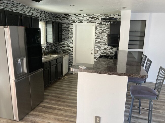 Building Photo - Spacious 3 Bedroom 1 Bath House Located in...