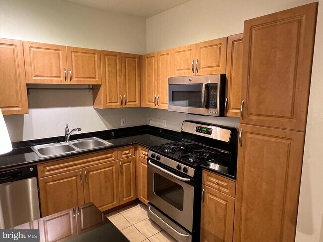 Building Photo - 12905 Centre Park Cir