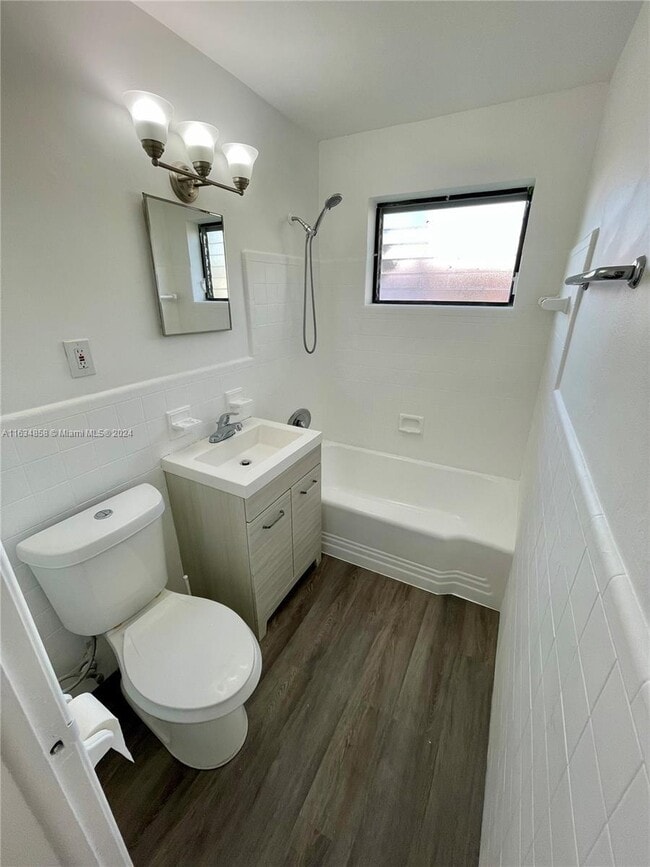 Building Photo - 2 bedroom in Hallandale FL 33009