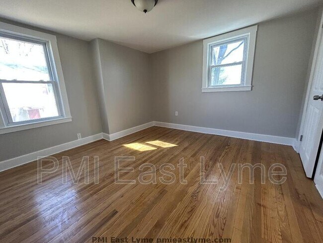 Foto del edificio - 5 Flyers Dr