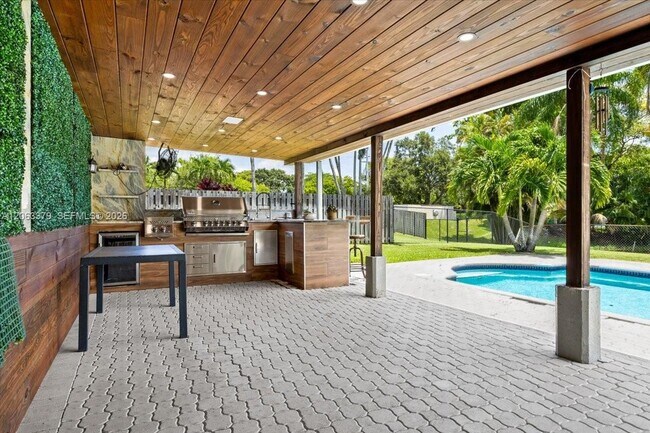 Building Photo - 4201 W Sailboat Dr