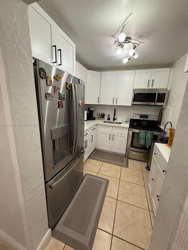 Building Photo - 1275 W 35th St