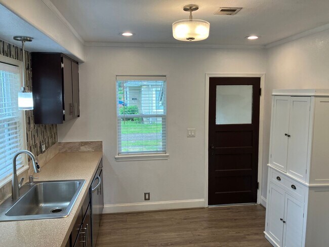 Foto del edificio - 321 Magnolia Ct NW