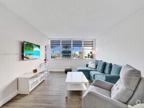 Building Photo - 1351 NE Miami Gardens Dr
