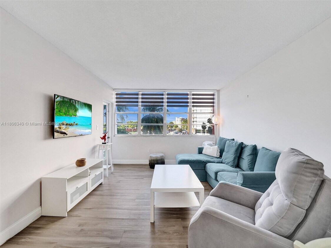 Foto principal - 1351 NE Miami Gardens Dr