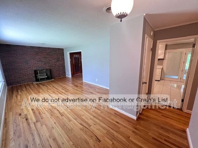 Building Photo - 255 Greenbriar Dr