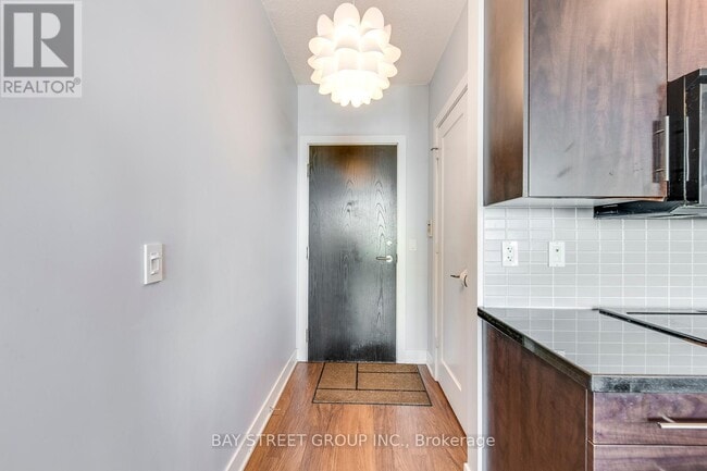 Photo du bâtiment - 120-3120 Homewood Ave