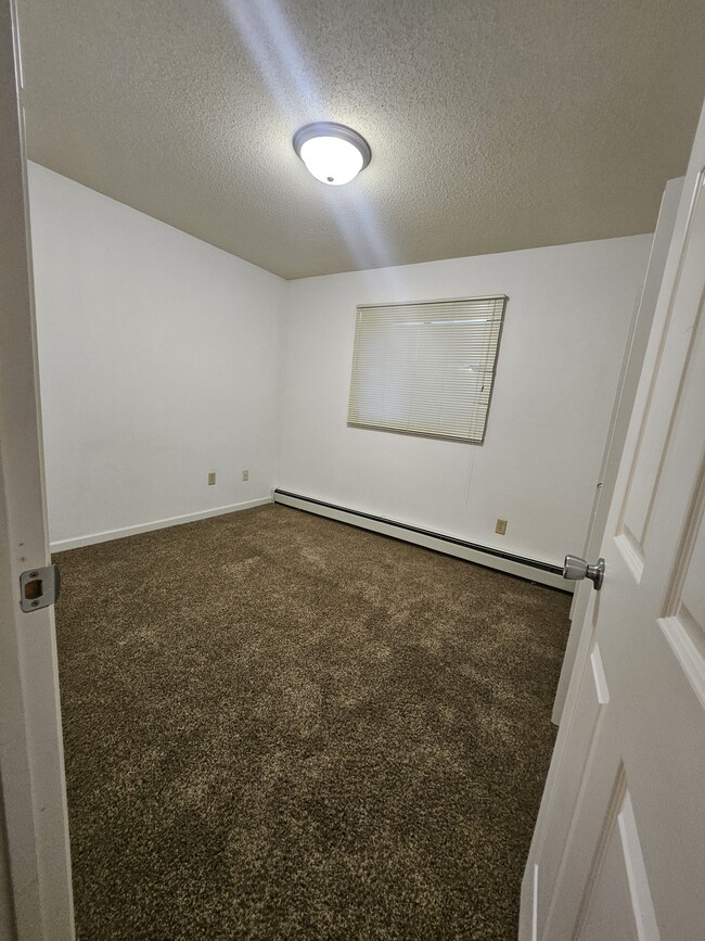 Building Photo - 1825 5th St SE