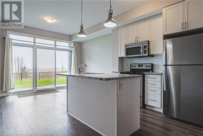Building Photo - 35 Southshore Cres