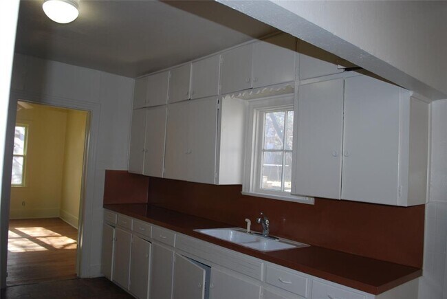 Foto del edificio - 4722 Depew Ave