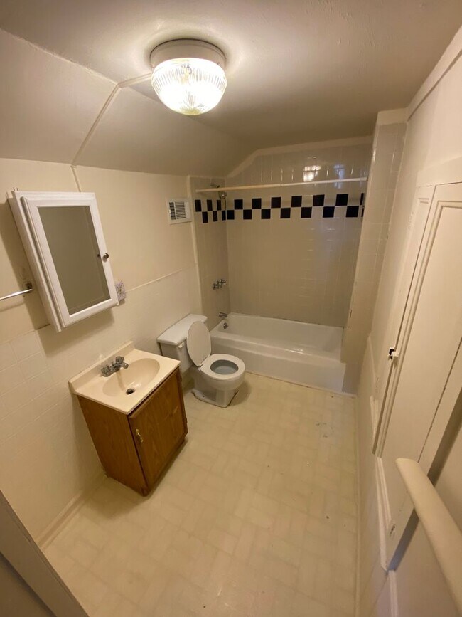 Foto del edificio - Quiet Forested 1 Bedroom Unit