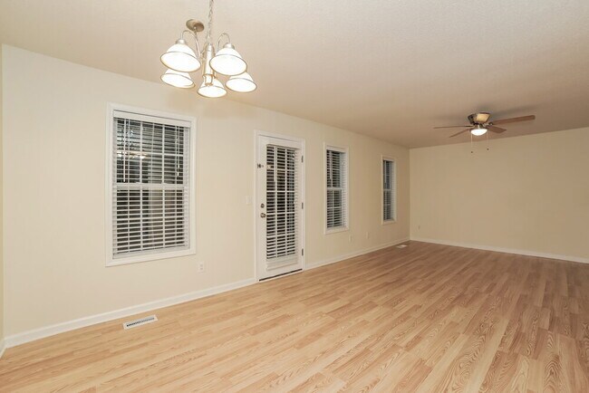Building Photo - 757 Newport Dr