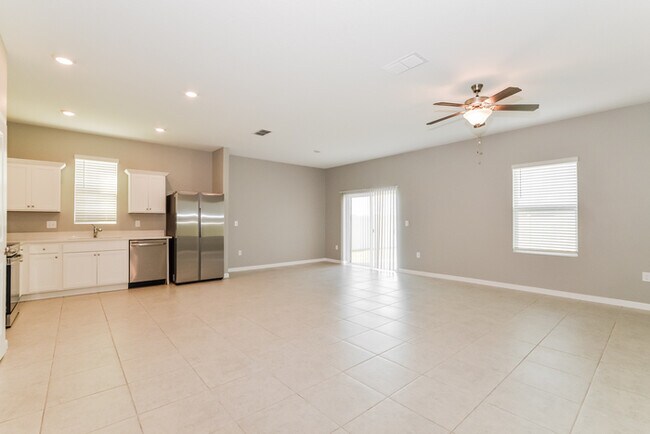 Building Photo - 325 Kenilworth Dr