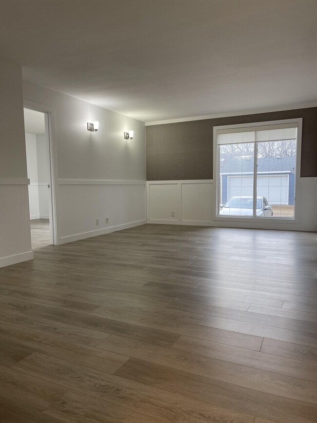 Building Photo - 1018 Main St