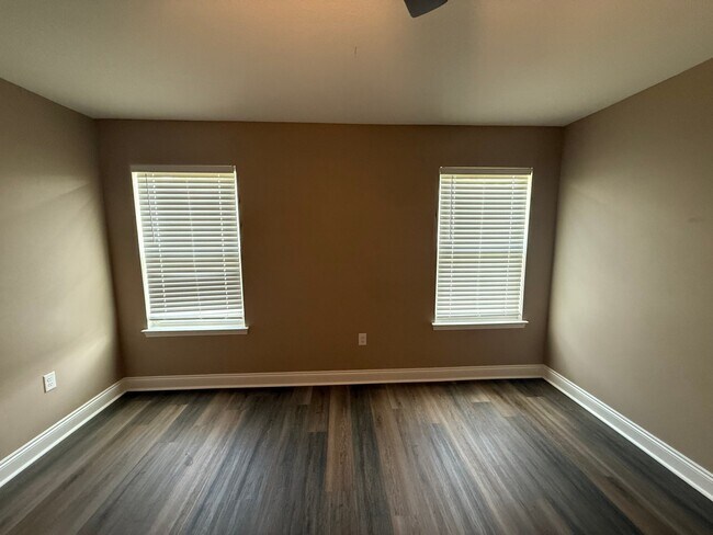 Foto del edificio - 4624 Dove Way