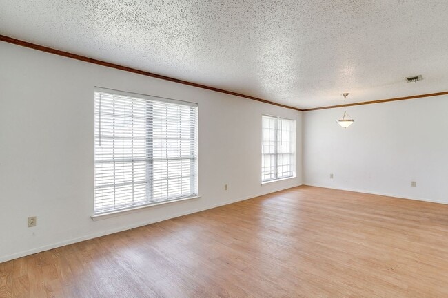 Building Photo - 7221 Church Park Dr