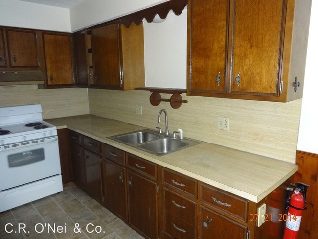 Building Photo - 5663-5665 Saranac Dr