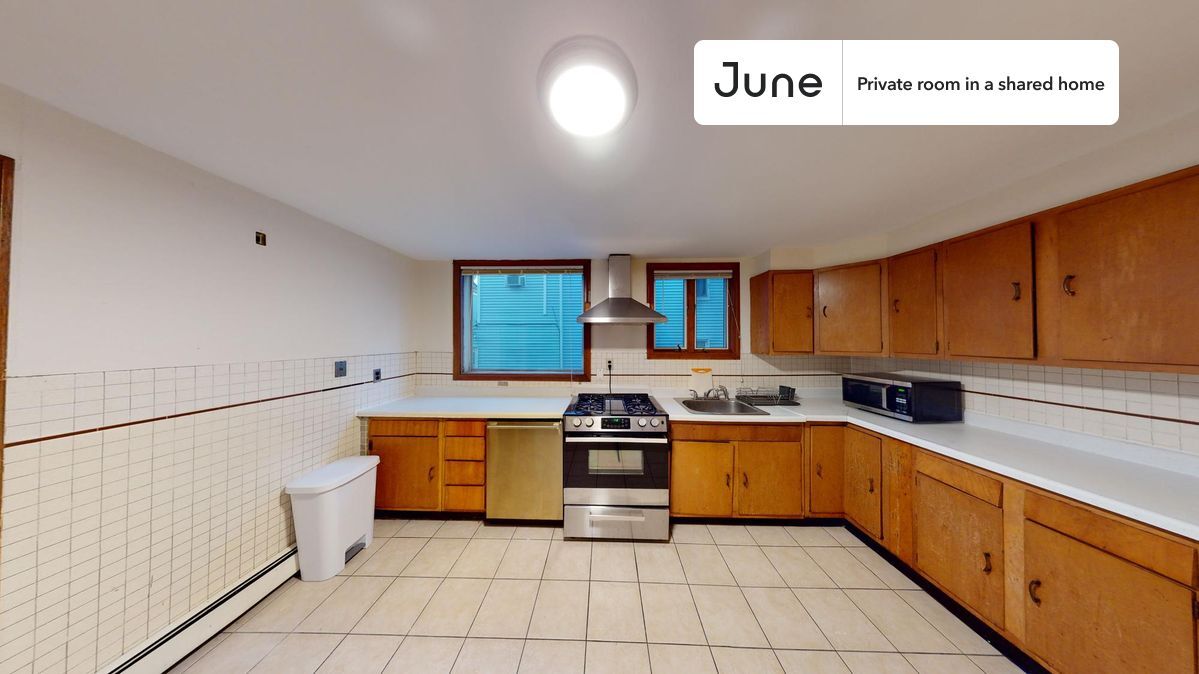 Primary Photo - Private bedroom in 4 bed/1 bath Home