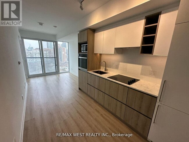 Building Photo - 319 Jarvis St