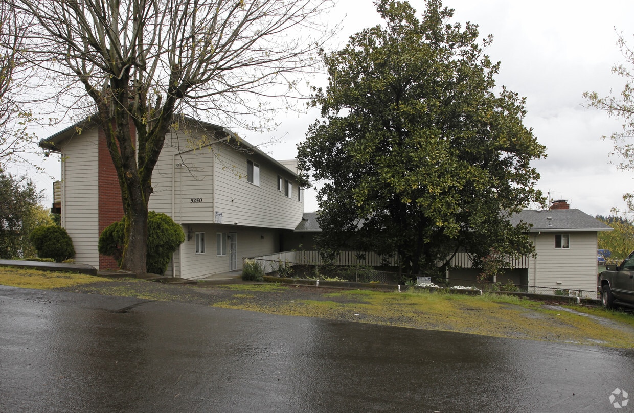 Primary Photo - 5250 Amy St W