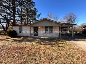 Building Photo - 95 Neal St