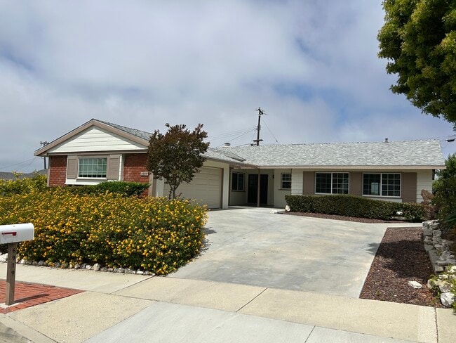 Building Photo - 6919 Grovespring Dr