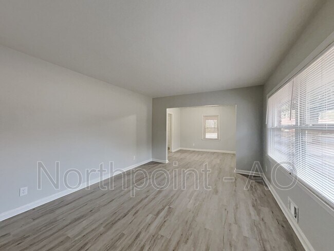 Foto del edificio - 1513 Dianne Ct SE