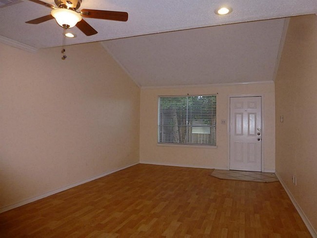 Building Photo - 6450 Alisa Ln