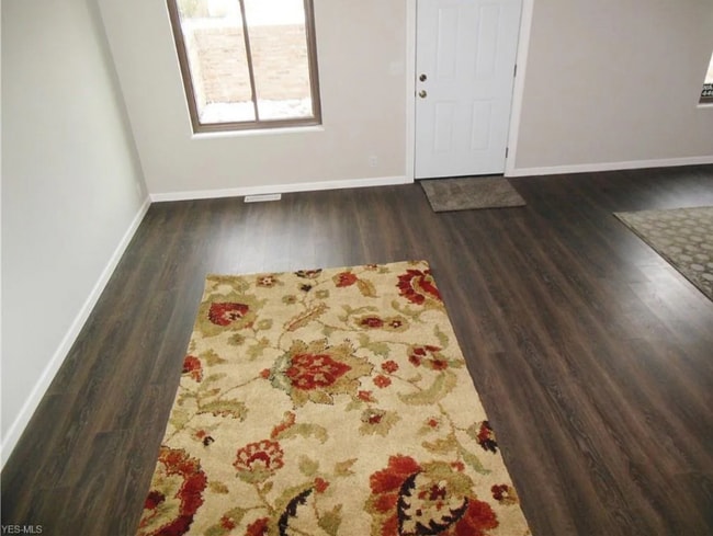 Foto del edificio - 1651 Mentor Ave