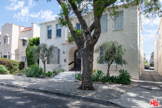 Building Photo - 414 N Curson Ave