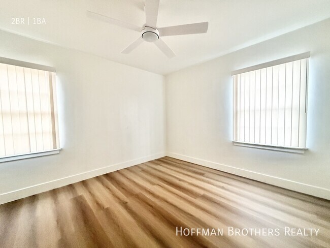 Foto del edificio - 1631 S Bronson Ave