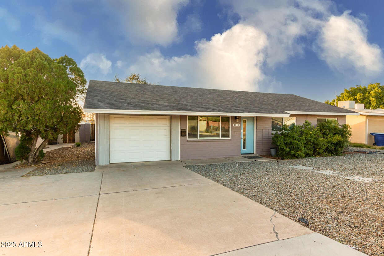 Primary Photo - 1010 S Hardy Dr