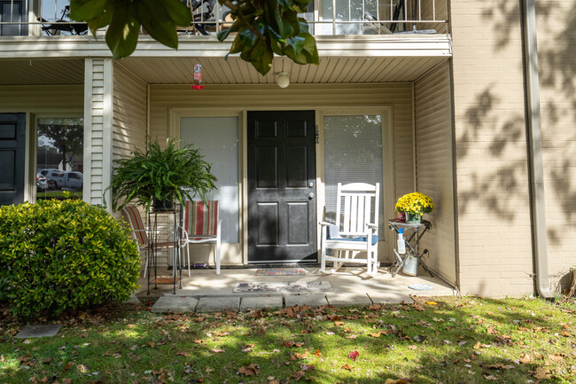 Foto del edificio - Spring Creek Garden Apartments