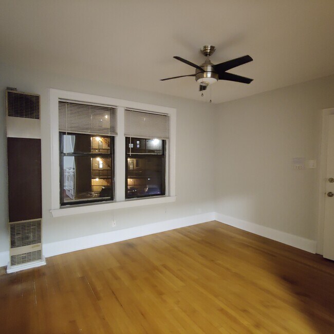 Foto del edificio - 3352 N Broadway St