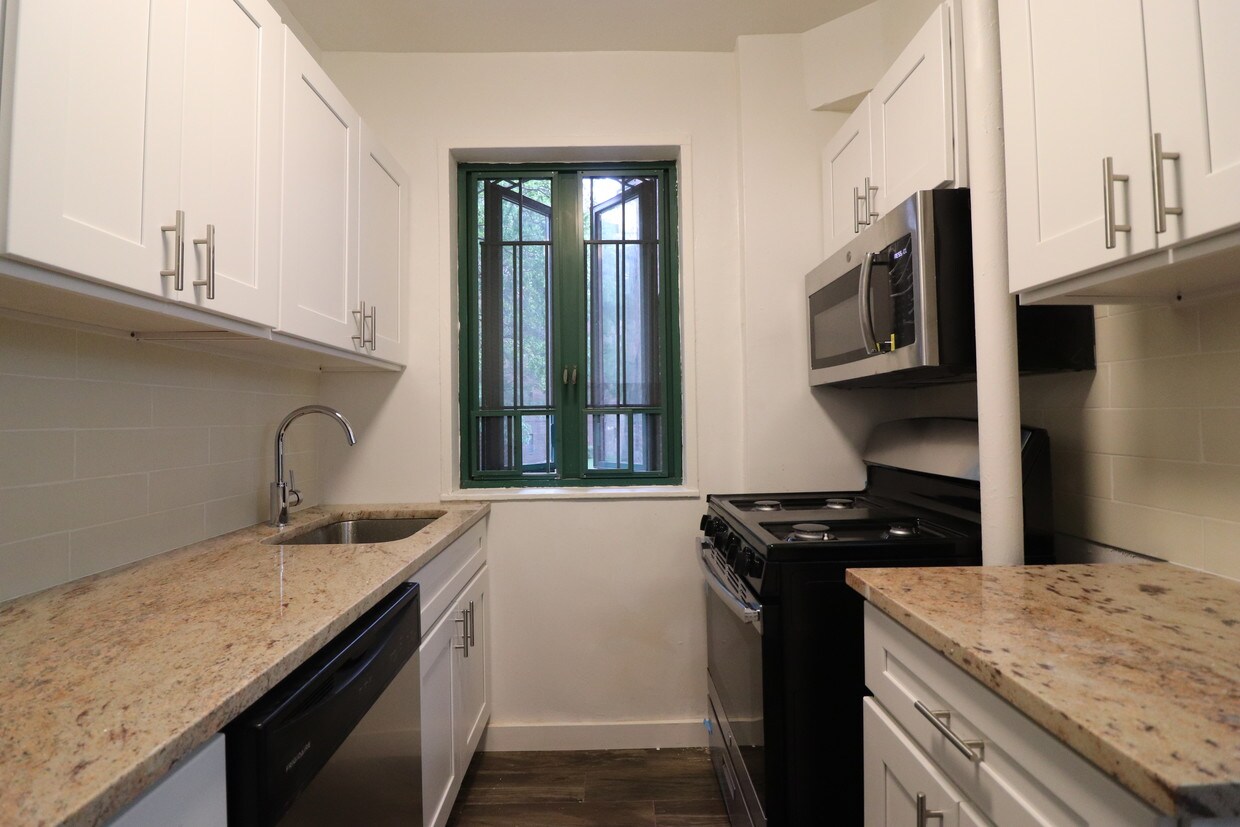Foto principal - 1579 Metropolitan Ave