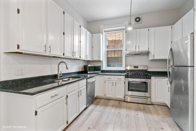 Foto del edificio - 2029 N Sheffield Ave