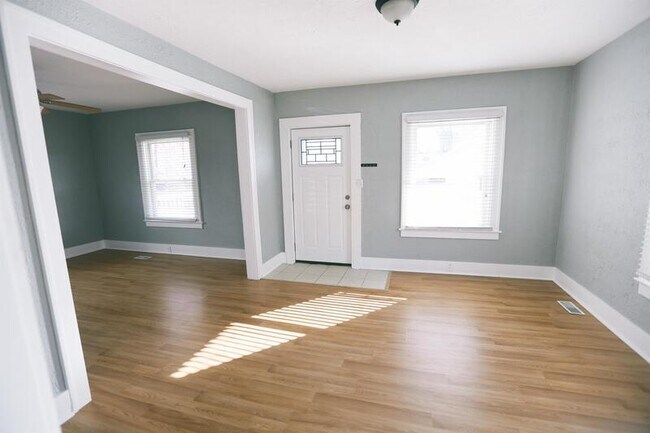 Foto del edificio - 829 Flat St NE