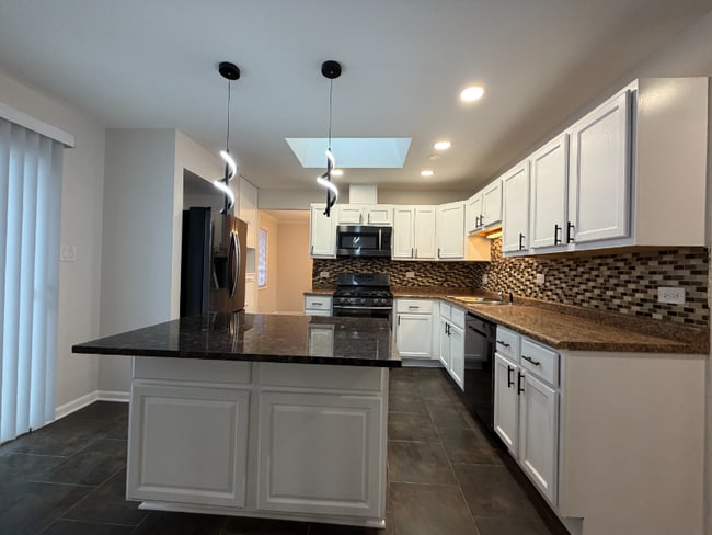 Building Photo - 3325 192nd Pl