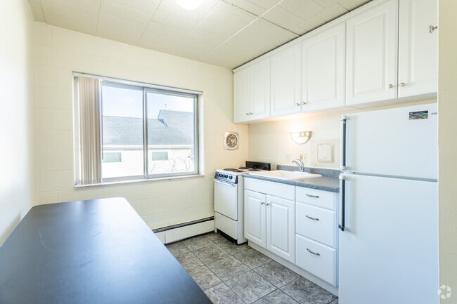 2 BR, 1 BA - 3rd Floor - 415 Hoover
