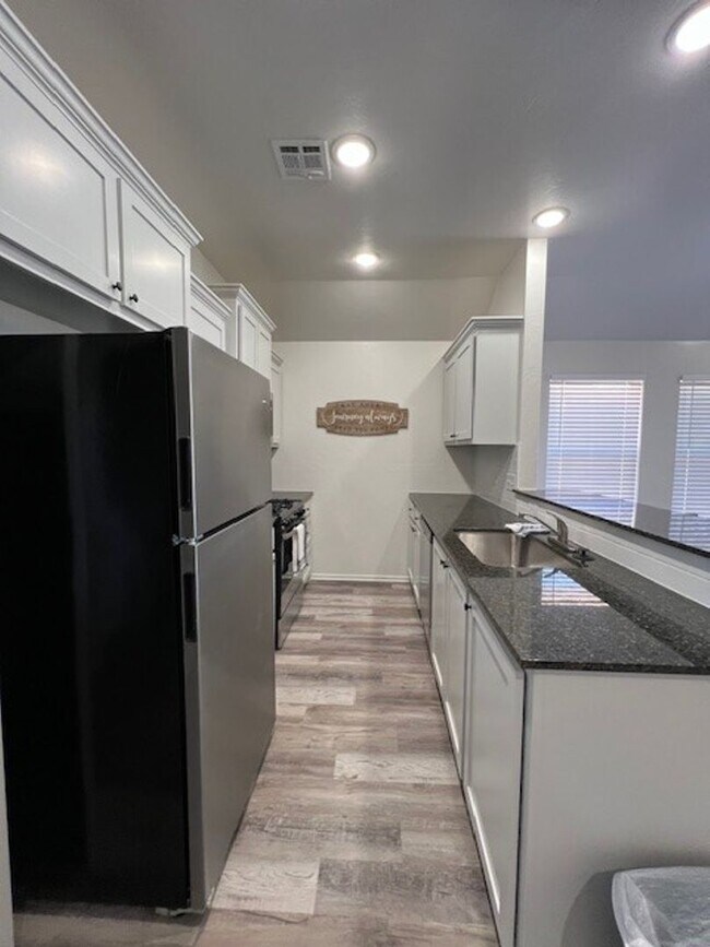 Foto del edificio - 1212 SW Oklahoma Ave