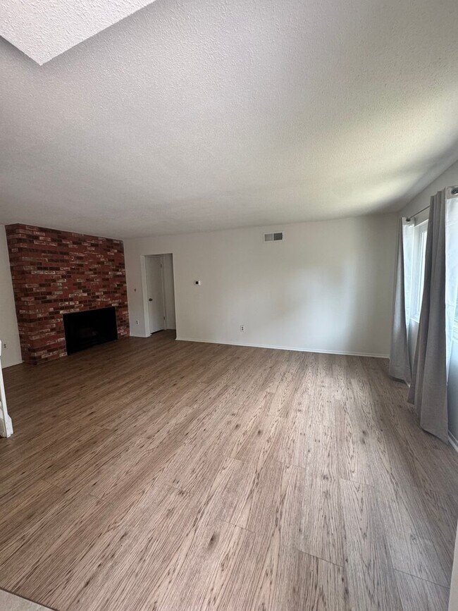 Foto del edificio - 2210-2212 E Avalon Ave