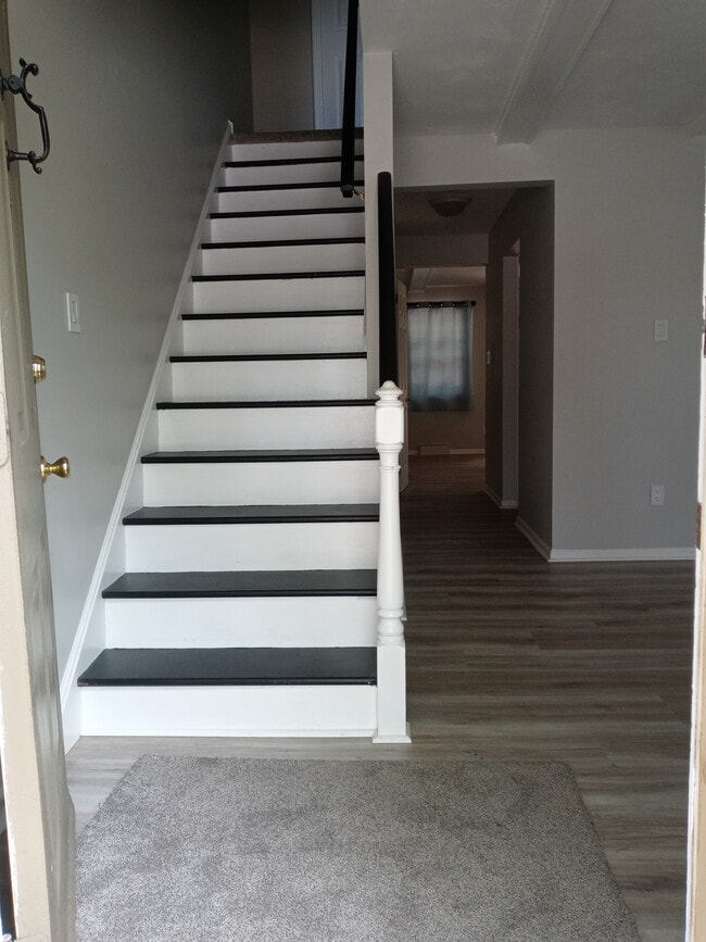 Front Door Entry - 130 Roboda Blvd