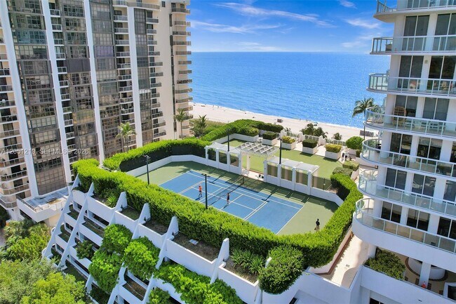 Foto del edificio - 6365 Collins Ave