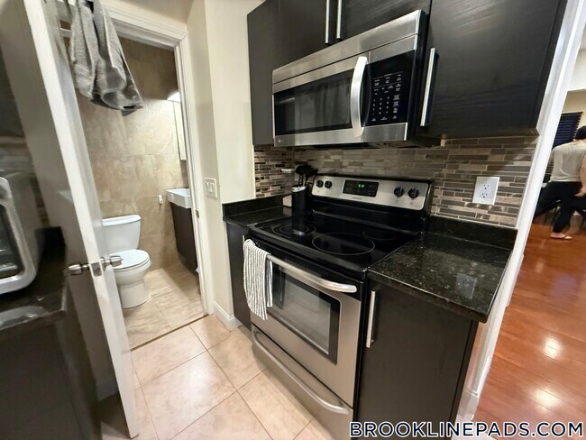 Foto del edificio - 1203 Beacon St