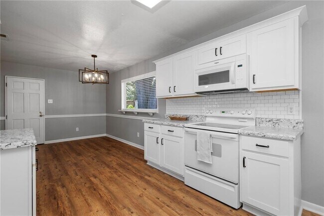 Building Photo - 552 Tamworth Ct