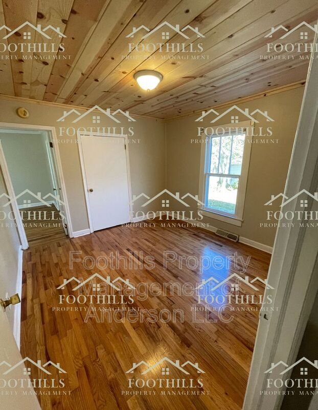 Building Photo - 2602 Whitehall Ave