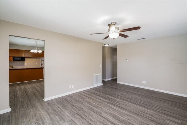 Foto del edificio - 602 Clayton Cir